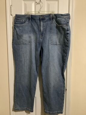 Torrid denim Capri size 26R